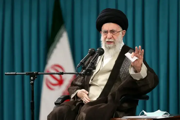 Reuters/Leader/WANA /Proibida reprodução FILE PHOTO: Iran's Supreme Leader Ayatollah Ali Khamenei speaks during a meeting in Tehran, Iran November 2, 2022. Office of the Iranian Supreme Leader/WANA (West Asia News Agency)/Handout via REUTERS/File Photo